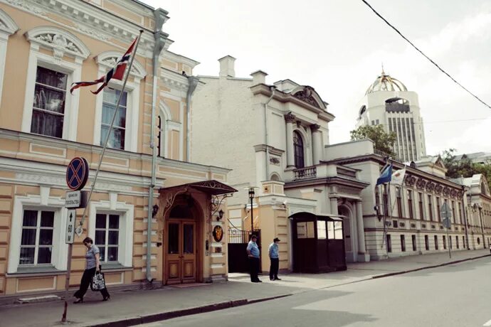 Посольства на поварской улице. Москва улица поварская усадьба Казакова. Поварская улица Москва норвежское посольство. Исторический район поварская Слобода. Поварская метро