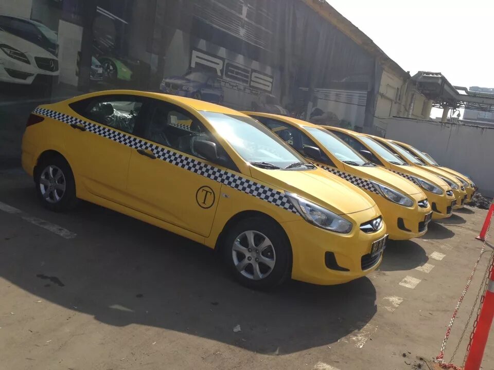 Автомобиль «такси». Самарское такси. Таксопарк Самара. Такси Самара машины.