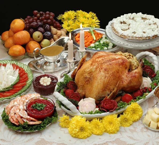 Явства как правильно. Вкусный стол. Красивый стол с едой. Праздничный стол на день Благодарения. Красивый вкусный стол.