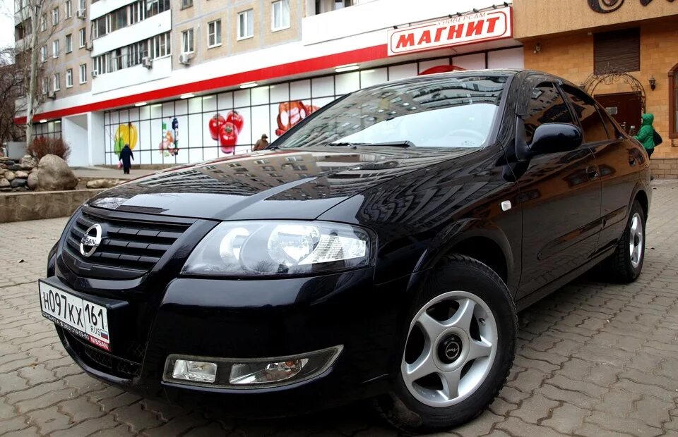 Ниссан альмера классик купить в спб. Nissan Almera Classic черная. Nissan Almera Classic черные фары. Nissan Almera b10 чёрный. Ниссан Альмера Классик черная тюнинг.