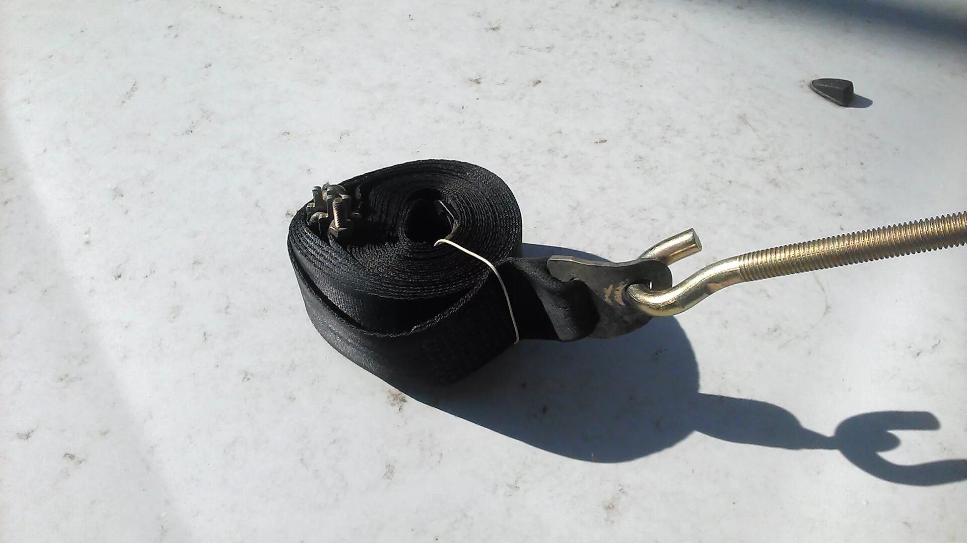 Крепление буксировочного крюка. Крепление буксировочного крюка. Кронштейн буксировочного крюка приора 2. Крюк спереди у ларгус. Буксировочный крюк ваз 2110 задний.