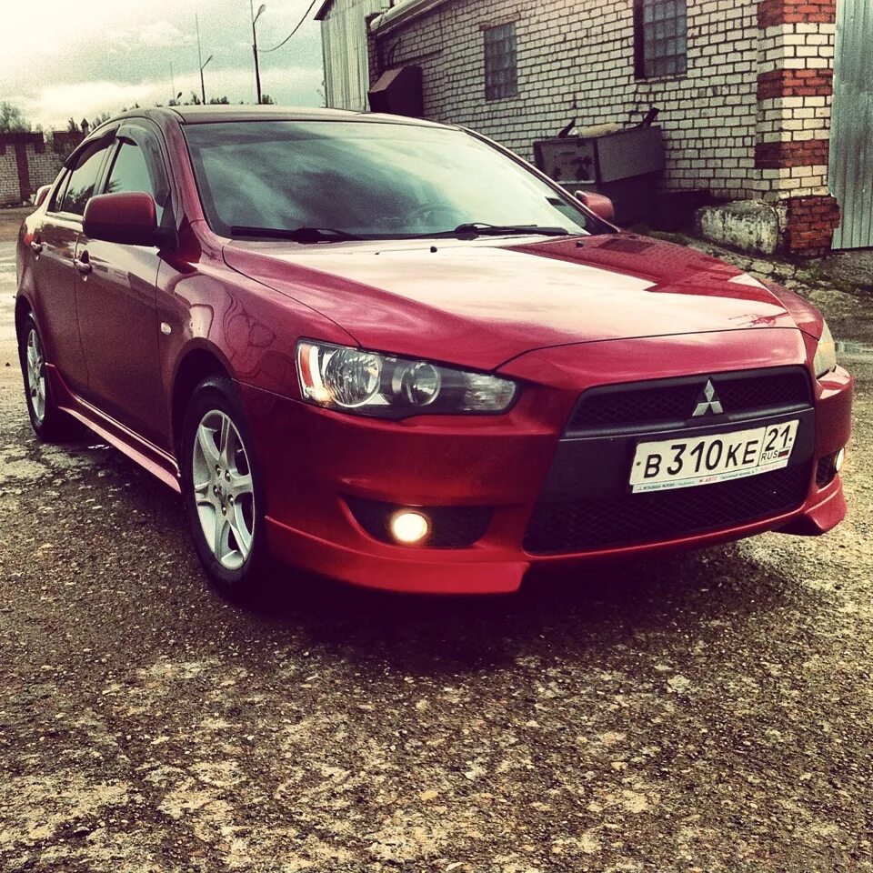 Mitsubishi lancer авито. Ланцер Сивик. Honda Civic и Mitsubishi Lancer 10 2009г. Хонда Цивик или Лансер x. Honda Civic vs Mitsubishi Lancer x.