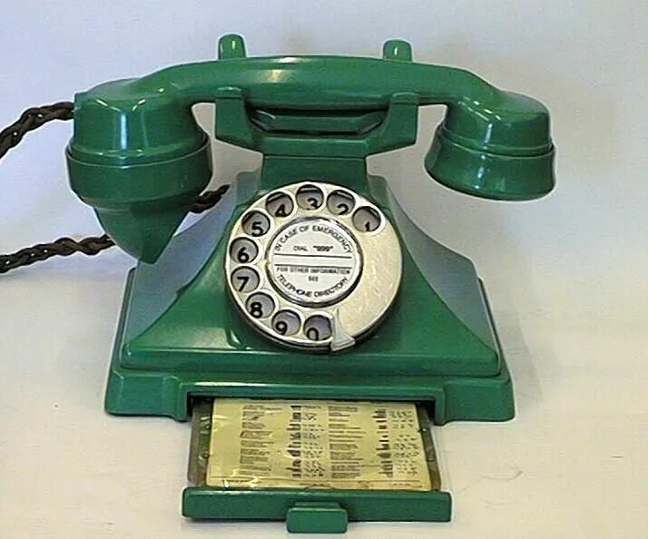 Старинный телефонный аппарат. Телефон стационарный зеленый. Зеленый телефон. Телефонный аппарат из бакелита.