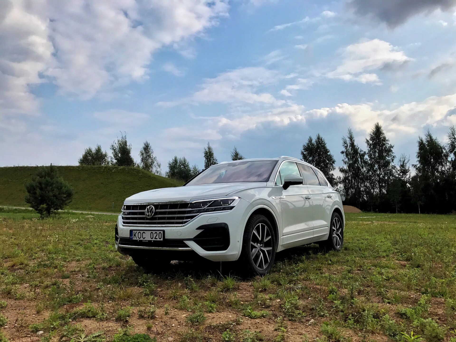 Тест драйв туарег. Touareg 2018. Туарег 2018 белый. Фольксваген Туарег 2020 белый. Фольксваген Туарег 2018 серебристый.