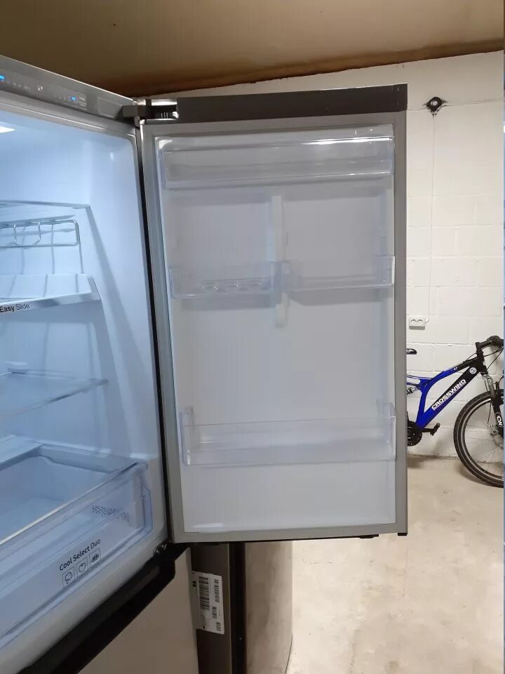 Холодильник задаром. Холодильник с рук. Холодильник с телевизором. Купить холодильник с рук