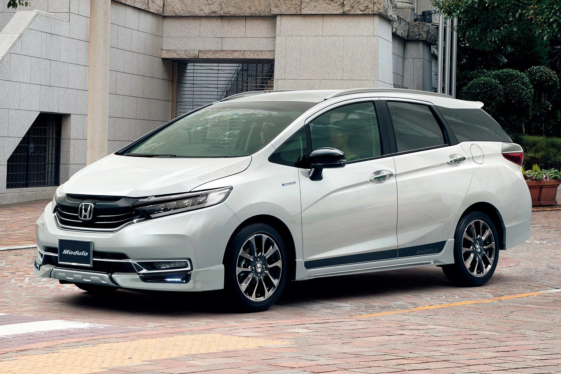 Honda am. Хонда шаттл 2015 гибрид. Хонда фит шаттл 2015. Honda Shuttle Hybrid 2022. Хонда фит шаттл гибрид 2015.