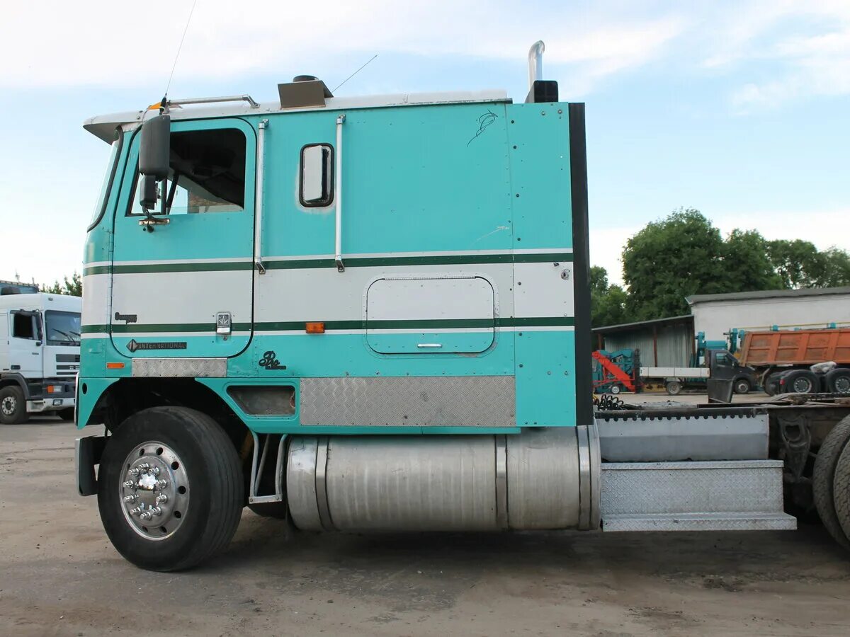 Интернешнл купить. International 9800 Cabover. International 9000 Series. Интернационал 9000 тягач. Кабина International 9000.