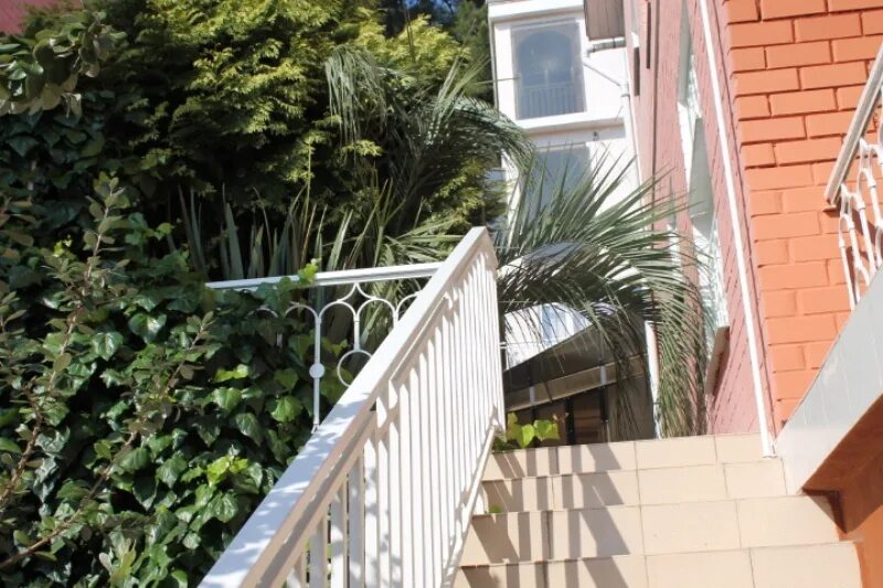 райский уголок лазаревское калараш. лазаревское октябрьский переулок 5. бризовый д. лазаревское рылеева 6 гостевой дом. лазаревское октябрьский переулок 5.