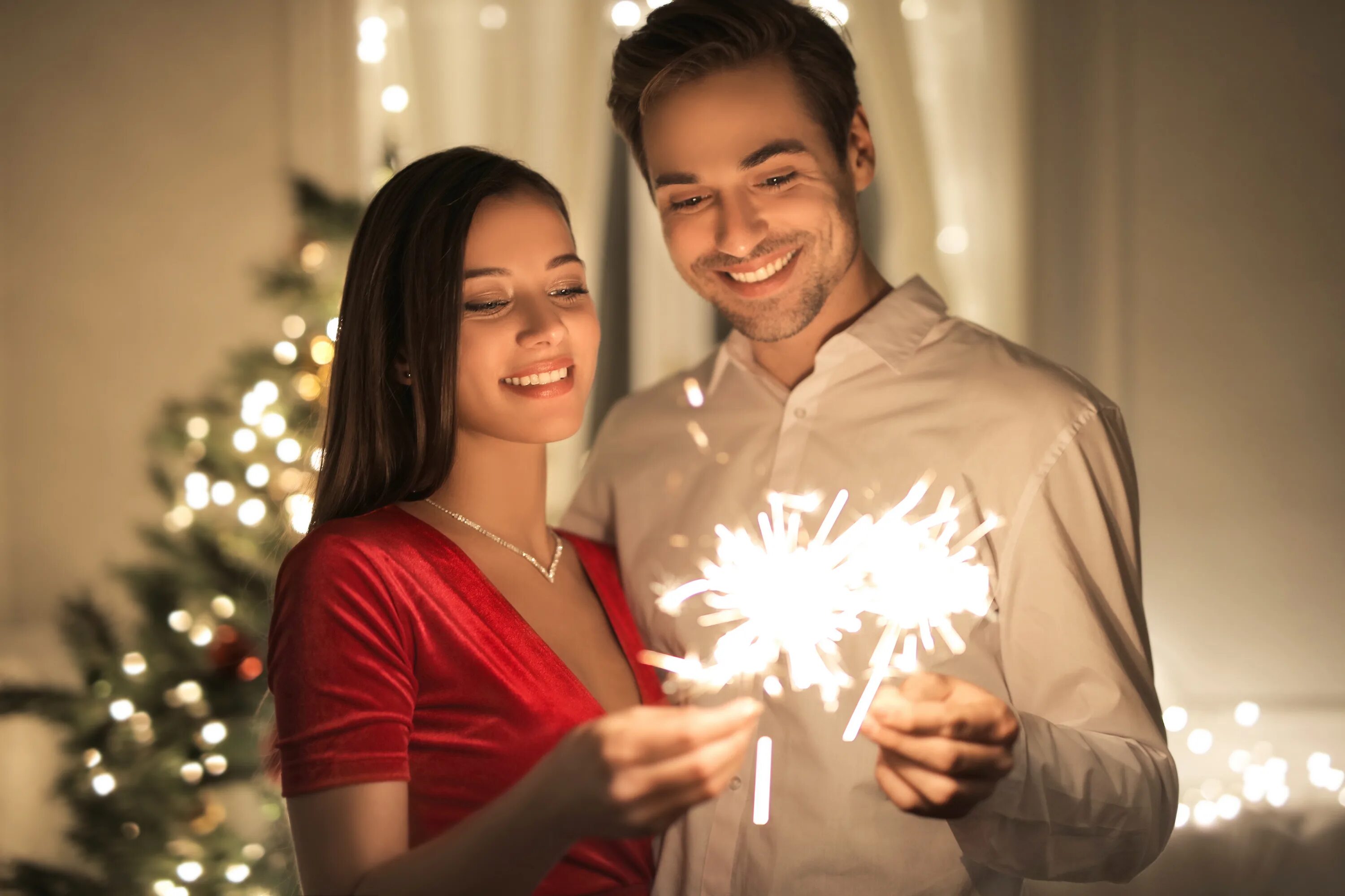 New year love. Пара новый год. Новогодняя романтика. Влюбленные в новогоднюю ночь. Новый год любовь.