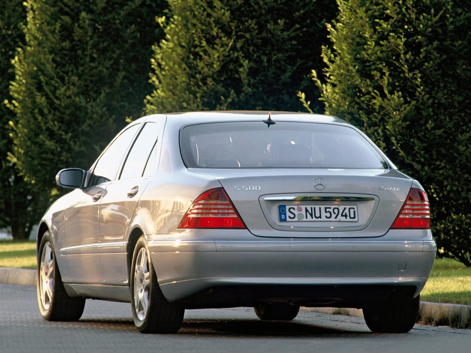 Купить w 220. Mercedes-Benz w220. Mercedes Benz s500 4matic. Mercedes s500 w220. Мерседес w220 4matic.