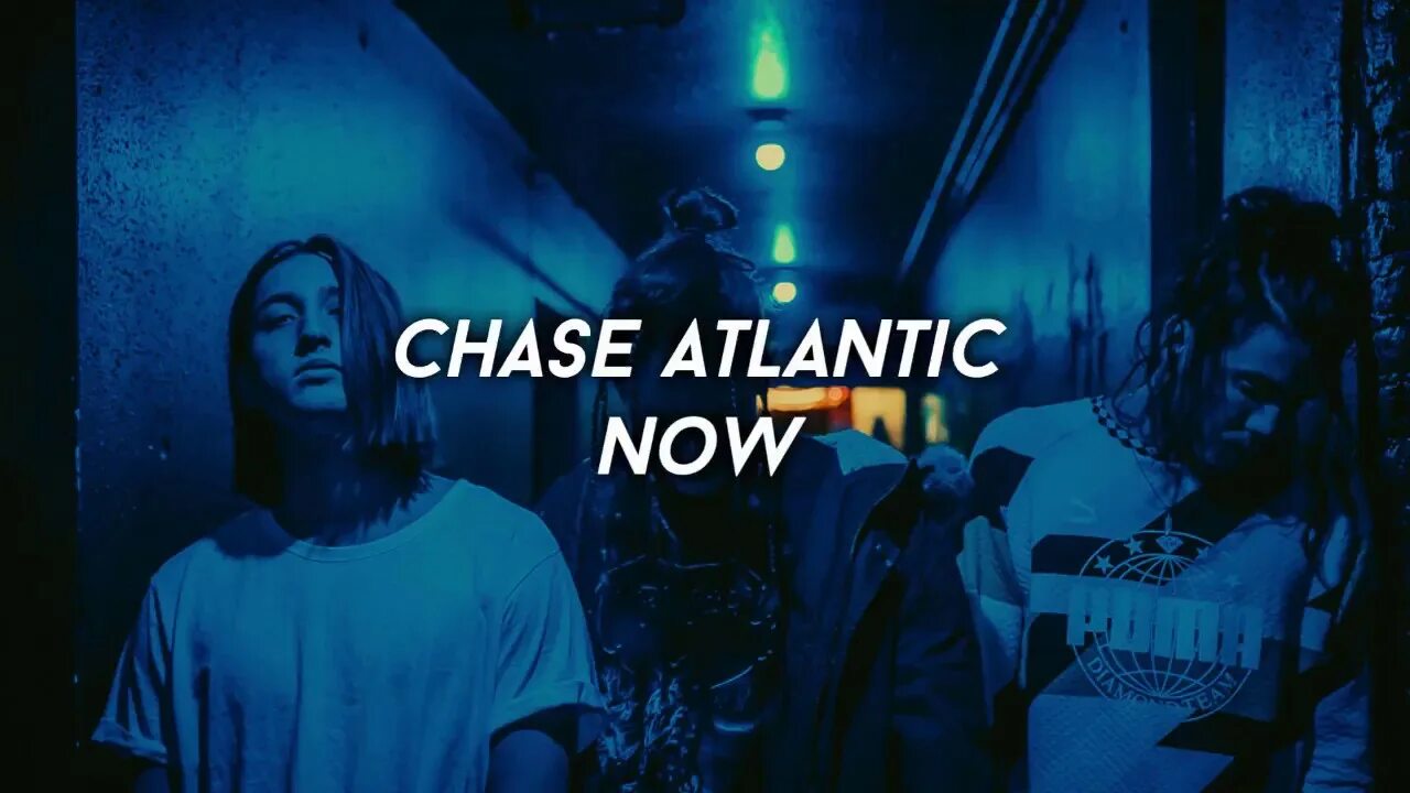 Friends чейз атлантик. Митчелл Кейв Chase Atlantic. Chase Atlantic Кристиан Энтони. Клинтон Кейв Chase Atlantic. Chase Atlantic обложка.