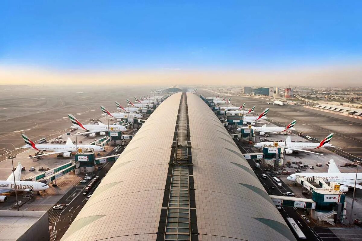 Работает ли аэропорт в дубае. Аэропорт ОАЭ Дубай. Международный аэропорт Дубай (ОАЭ). Дубай Интернешнл аэропорт. Аэропорт Дубая эмиратес.