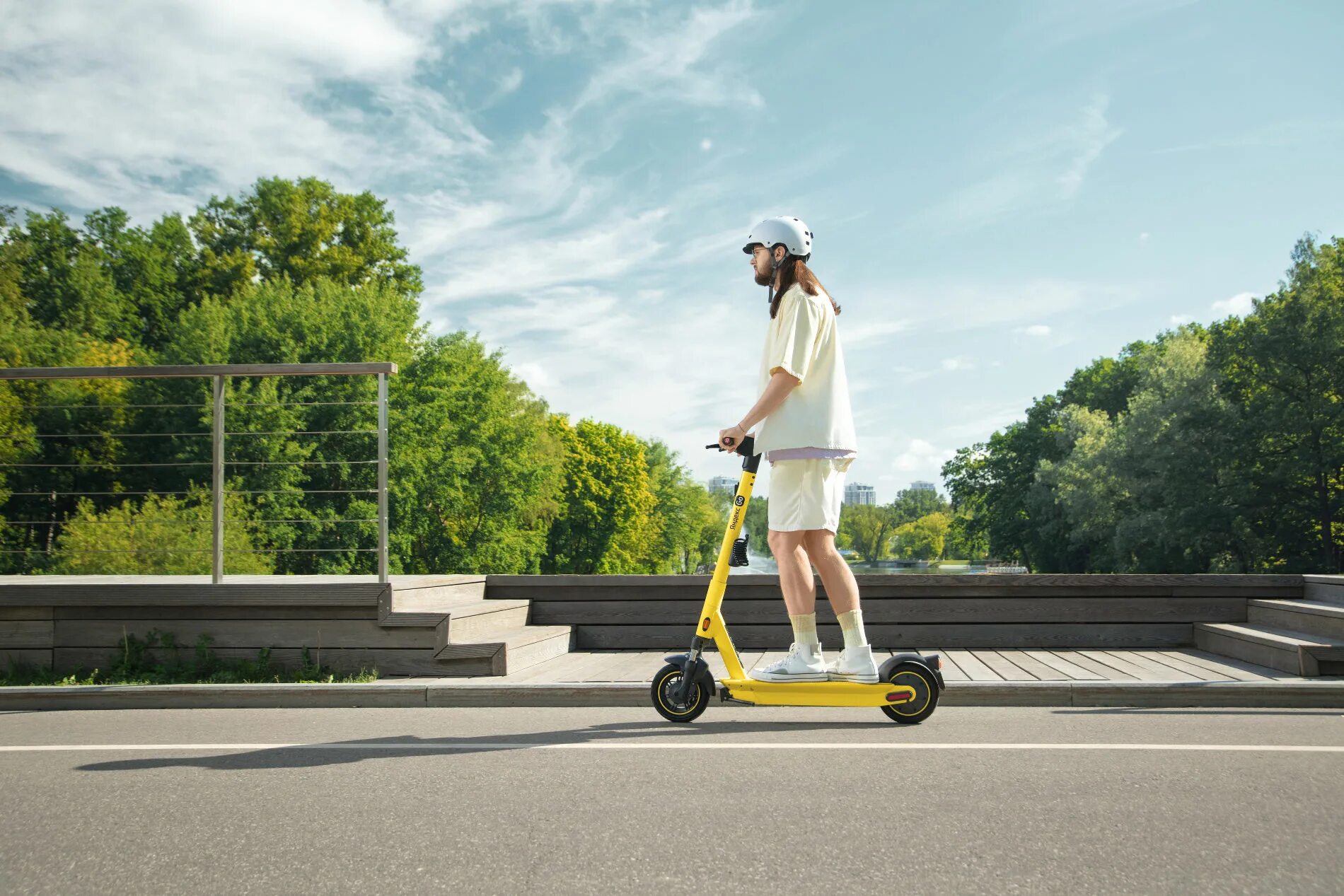 Самокаты в москве прокат на улице. Ninebot Max Plus. Прокатный самокат. Электросамокат Москва.