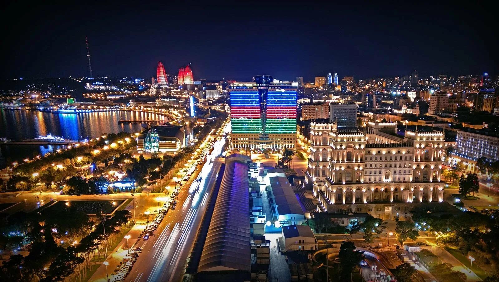 Какая столица у азербайджана. Азейбарджан столица. Азербайджан ночной Баку. Азейбарджан Баку. Центр Баку ночью.