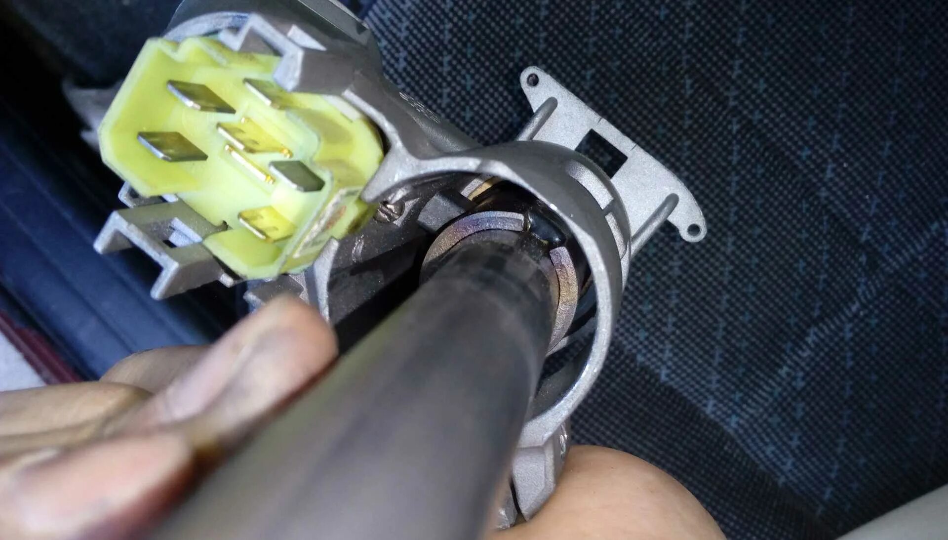 Заклинило руль и замок. Заклинило руль и замок. Заклинило руль и замок. Блокировка руля нексия 2. Блокиратор руля ваз 2115.