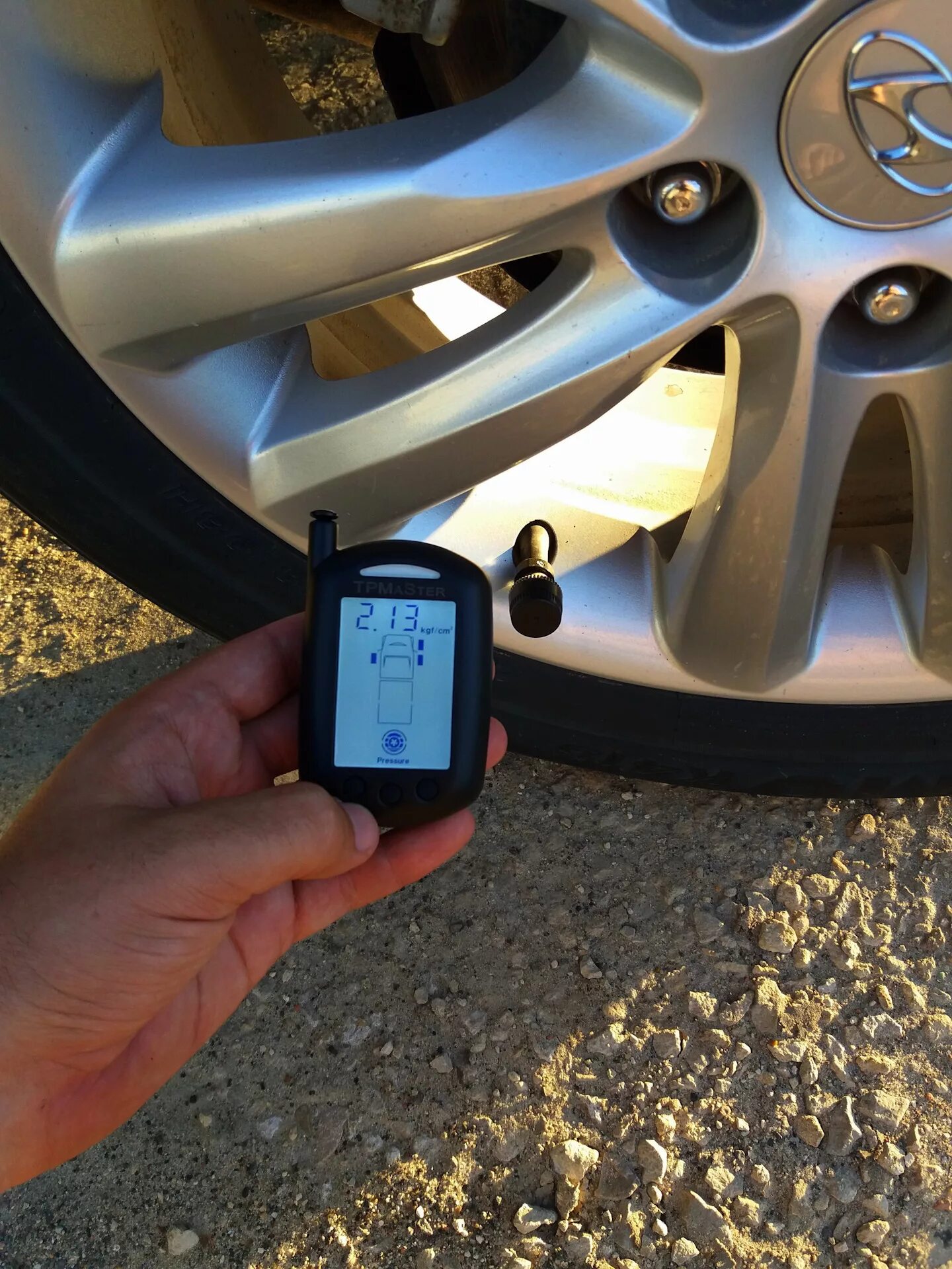 Что значит проверьте tpms. Tpms в солярис. датчик давления в шинах hyundai tucson 2018. датчик давления шин солярис 2. датчик давления шин солярис 2025.