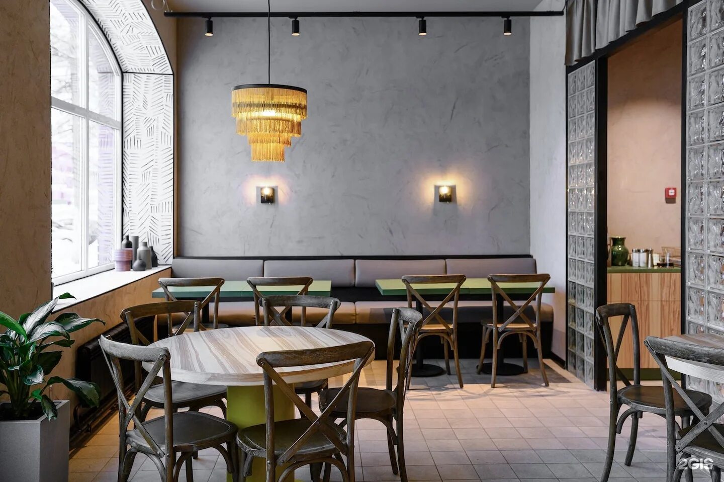 Кафе бистро йошкар-ола. Площадь никонова йошкар-ола. Шави йошкар ола. Столица йошкар ола ночная. Кафе грузинское йошкар.