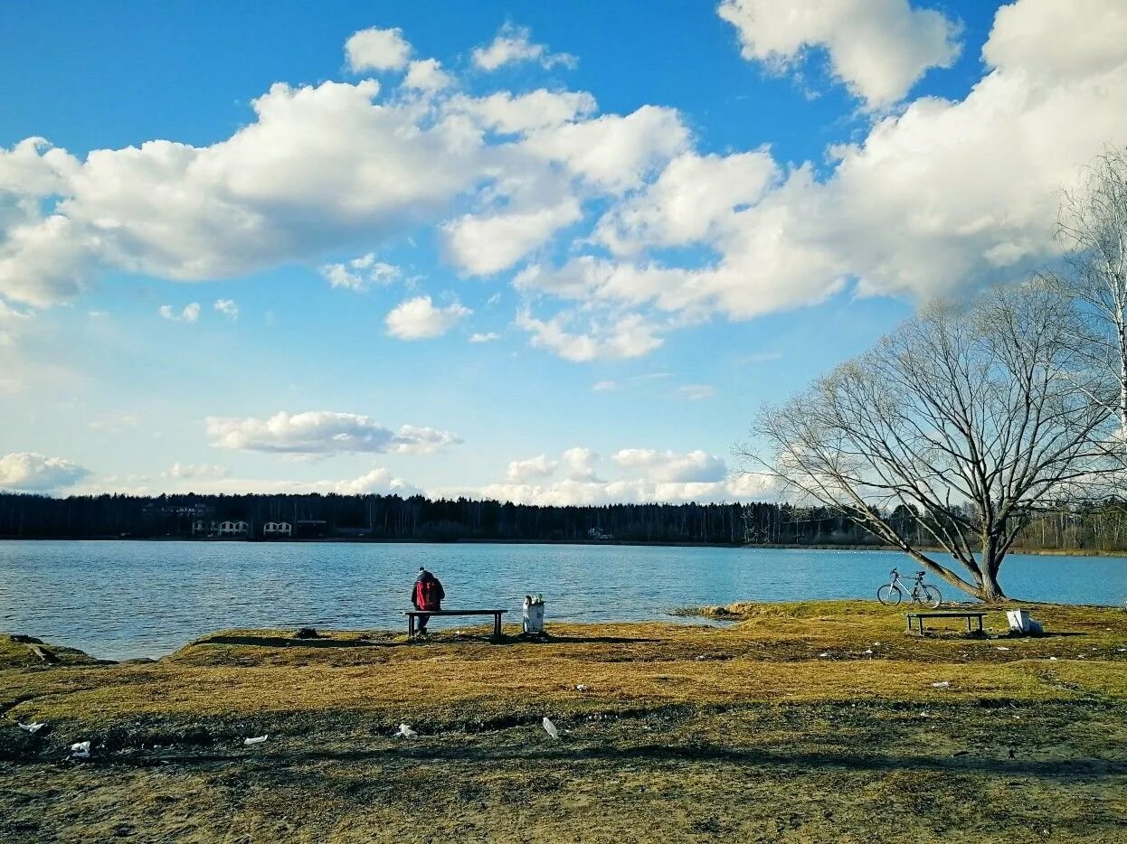 Нило-столобенская пустынь осташков. Сокольи озера ленинградская область. Озеро валдай новгородская область. Озеро красавица большое симагинское озеро. Город на большом озере.