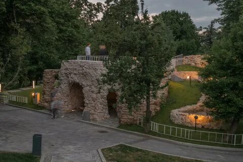 Грот в саду имени баумана