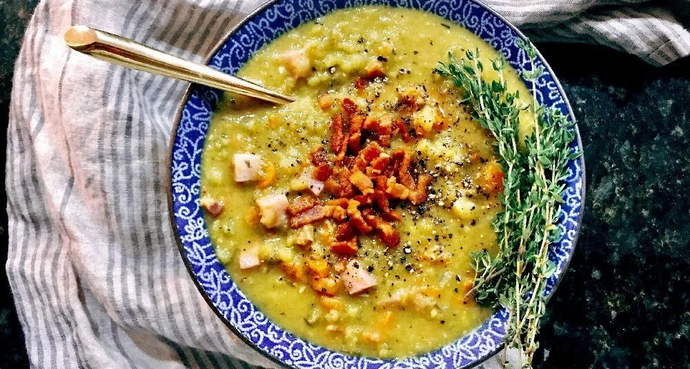 Рецепт горохового супа в казане. Блюда из гороха. Суп гороховый с копченостями. Суп с копченой курочкой. Холодные супы.