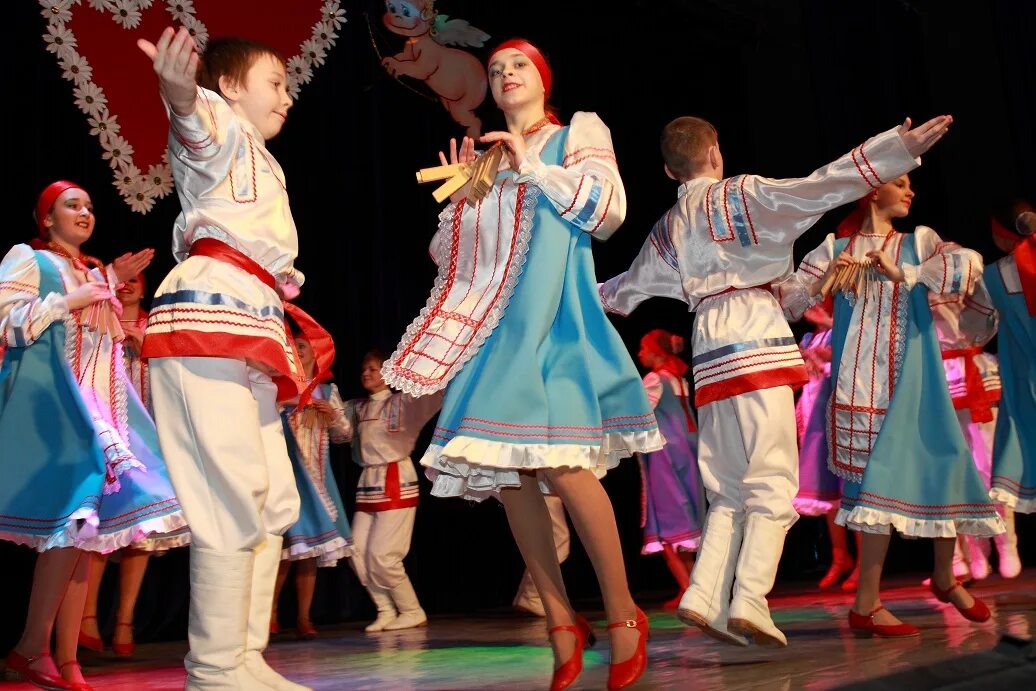 танцевальный костюм кадриль. приокская кадриль фото. кадриль моисеева. кадриль ансамбль народных инструментов. волжская кадриль танец.