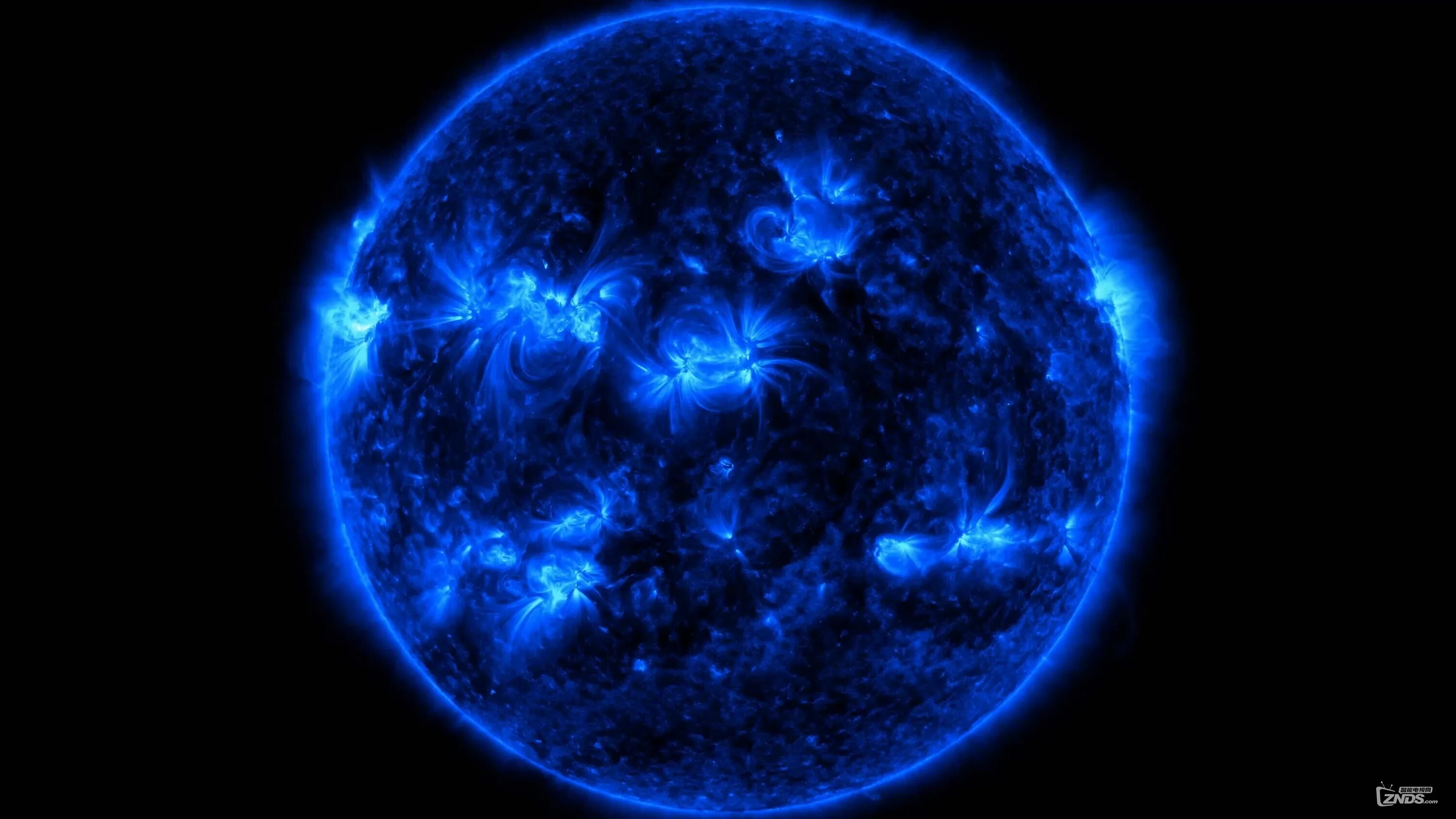 Фантастические планеты. Космос звезды планеты. Голубая планета. Планета светится. Планета светится.