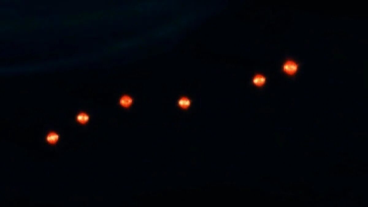 Огненный шар ночью. Река Меконг Огненные шары. Огненные шары Нага на реке Меконг. Огненные шары в небе. Огненные шары в небе НЛО.