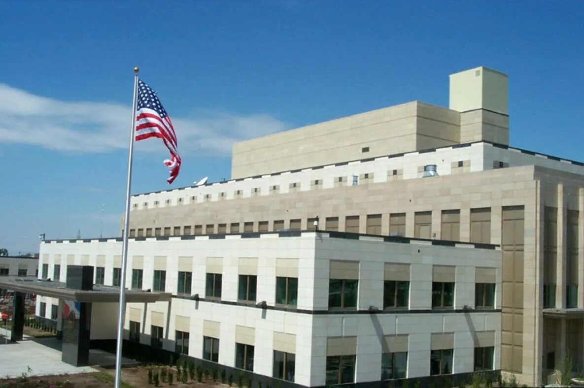 Посольство Америки в Ереване. Здание американского посольства в Ереване. Посольство Армении в Ереване. Посольство США В Армении самое большое.