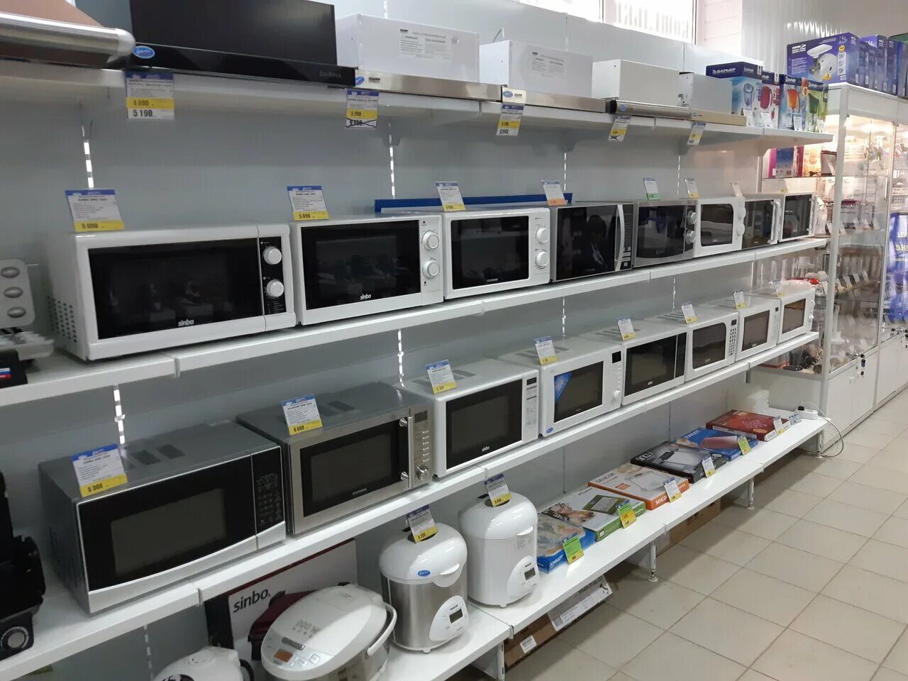 Магазин бытовой техники на связи. Битавой техника магазин. Белая техника магазин. Кинель бытовая техника. Бытовая техника Оренбург.