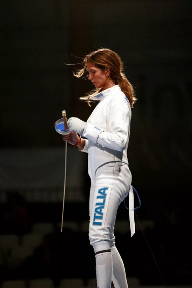 Костюм фехтовальщицы. Фехтование девушки. Пассато сото фехтование. Фехтование девушки. Фехтование девушки.