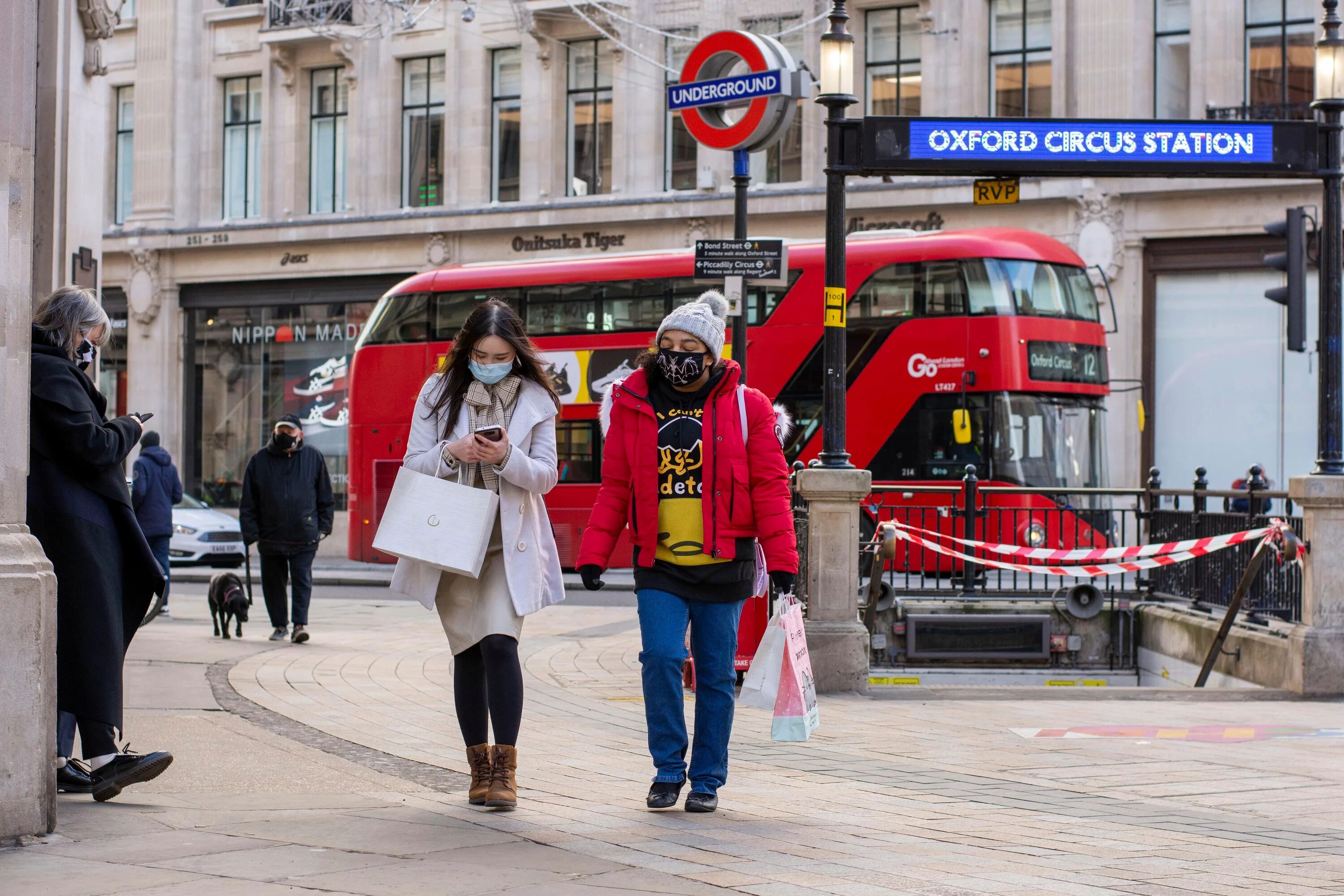 Вирус в британии. Веторил в Великобритании. Вирусная Англия. London 19 cwntury.