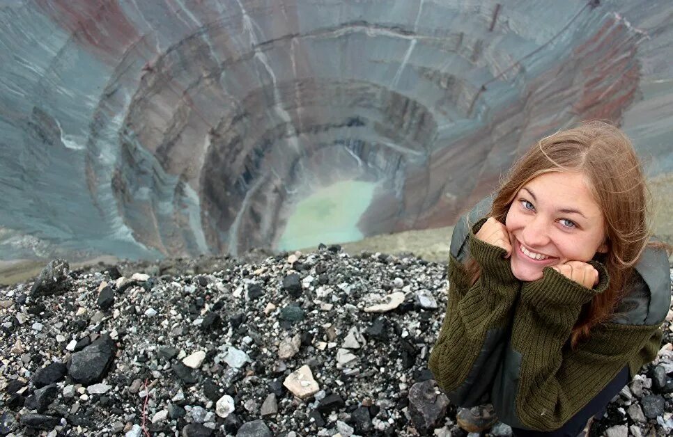 загс мирный саха якутия. якутка модель дарья михалева. 12 школа мирный якутия. кимберлитовая трубка мир город мирный. карьер мир.