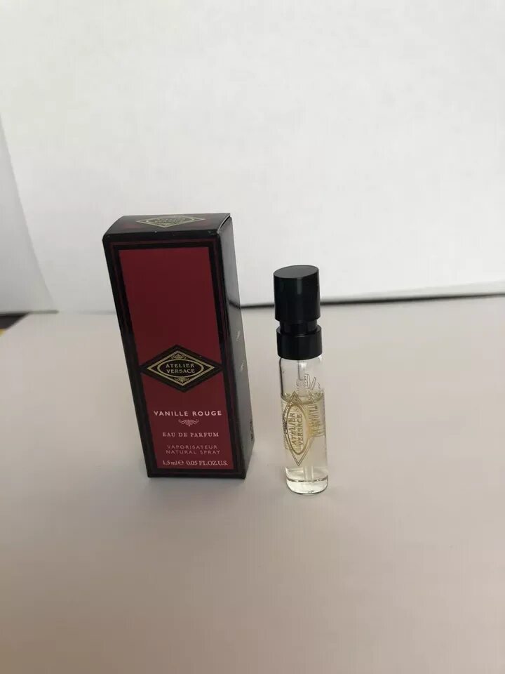 Ателье версаче парфюм. Versace vanille rouge. Версаче ванилла руж. Версаче ателье парфюм ваниль. Духи versace vanille rouge.