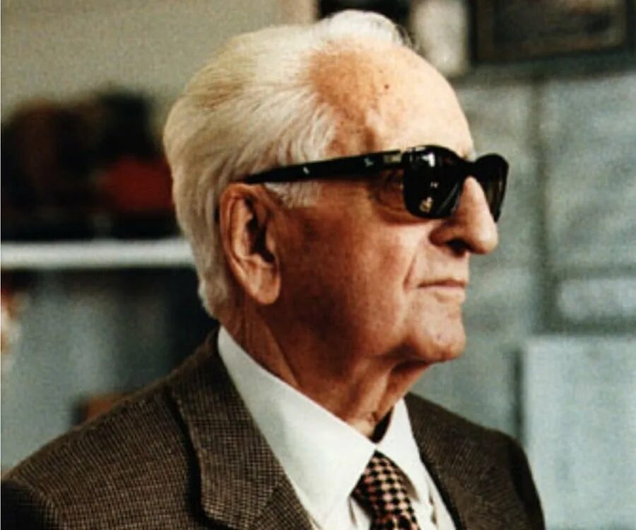 Энцо Феррари. Enzo Anselmo Ferrari. Энцо Феррари фото. Феррари основатель компании. Автоконюшня