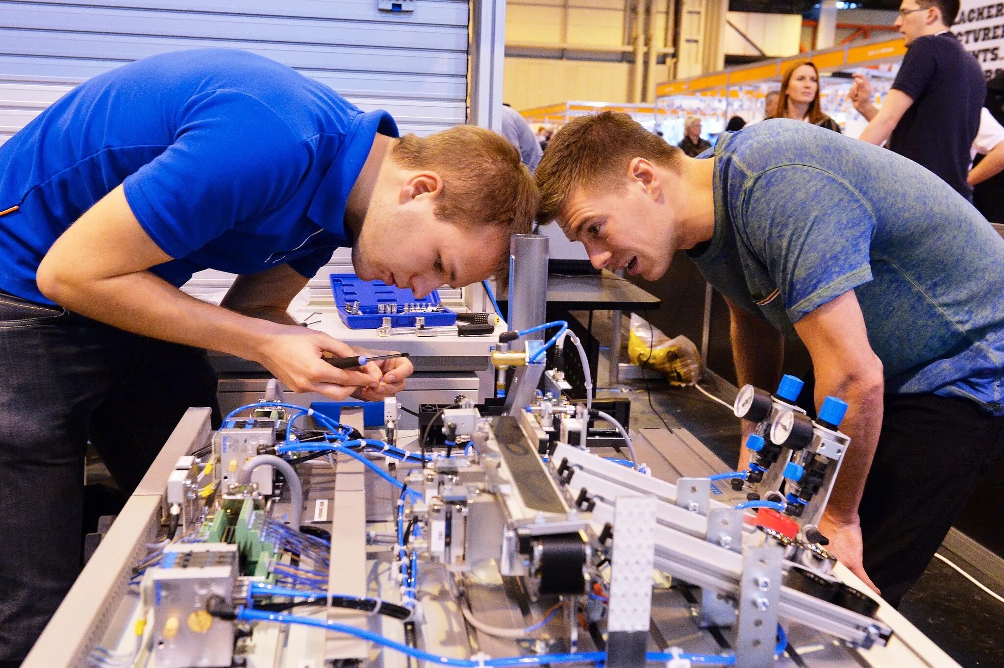 мехатроника и робототехника мгту им баумана. 06 мехатроника и робототехника. робототехник профессия. 15. мехатроника и робототехника (15.