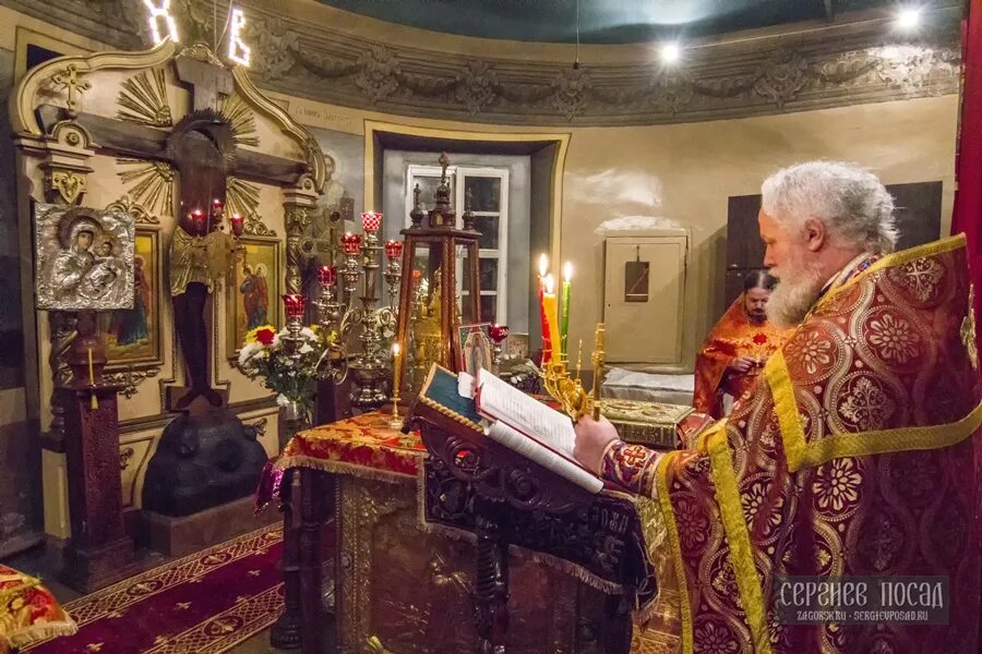 троице-сергиева лавра фома епископ троице сергиева лавра. троице сергиева лавра пасха. сергиев посад церковь. воскресение христово сергиев посад. собор воскресения сергиев посад.