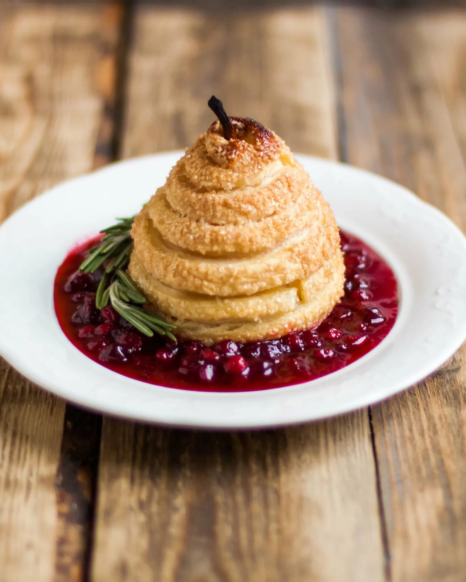 груша в тесте. печеная груша в тесте. груша в тесте рецепт. груша в слоеном тесте. груша в тесте рецепт.