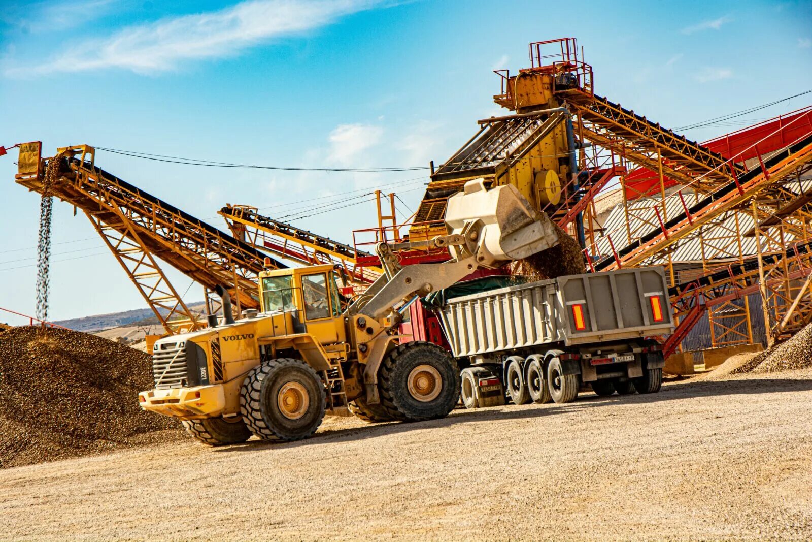 Terex finlay c-1540. Карьер оснащение. Карьерные станки. Карьерные станки. Многоковшовый роторный экскаватор.