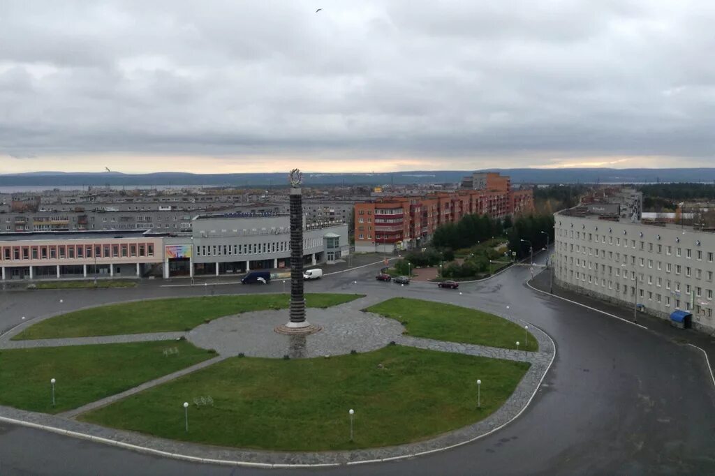 Отзывы оленегорск. Оленегорск (Мурманская область). Центр города Оленегорска. Оленегорск (Мурманская область) города Мурманской области. Оленегорск Центральная площадь.