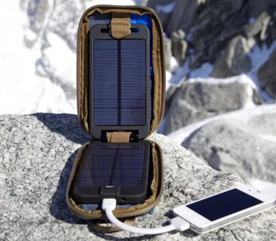 Солнечная зарядка для телефона купить. Solarmonkey Adventurer от Powertraveller. Solar Charger the Ultra Edition 2. Переносная Солнечная панель. Походная Солнечная батарея.