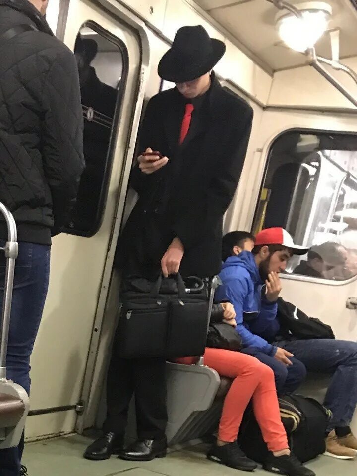 Российское метро. Метро отсюда. Станция университет метро 2033. Тоннель метро. Станции метрополитена нью-йорка.