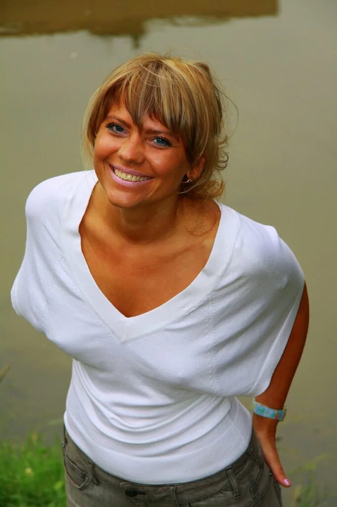 Розмари харрис тетя мэй. Тетя из питера. Тетя из питера. Марина бадьянова косплей. Женщины за 60 лет в санкт-петербурге.