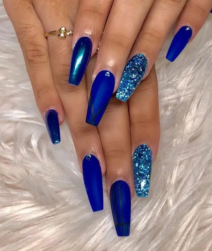 Make yourself gorgeous with this royal blue color idea. If you want to look mode