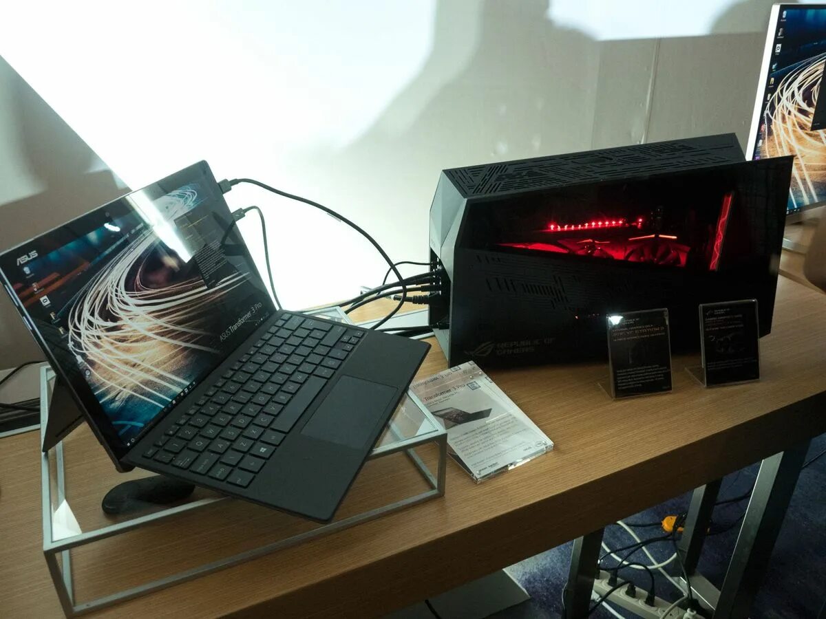 Ноутбук выбор видеокарты. Видеокарта внешняя 3070. Ноутбуки с дискретной внешней видеокартой. Видеокарта для ноутбука игровая nvidia geforce gtx 1080. Ноутбук асус с внешней видеокартой.