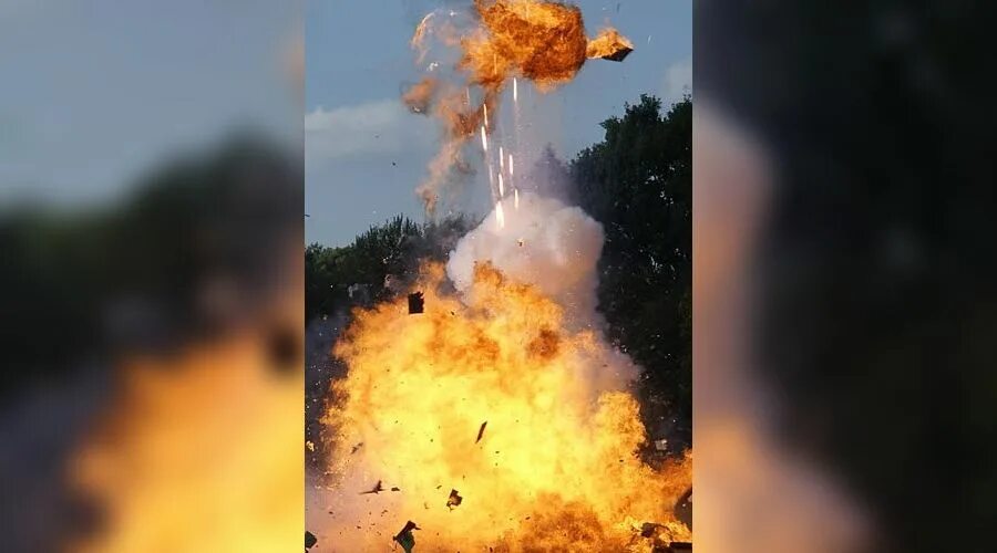 Подрыв боеприпасов на полигоне. Подрыв фильм 2022 беларусь. Взрыв фон. Подрыв фильм 2022 постер. Подрыв беларусьфильм.