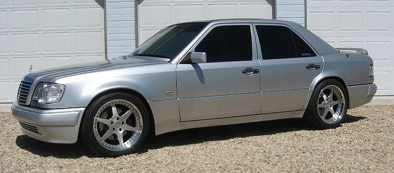 Mercedes 124 диски borbet. W124 1992. Mercedes w124 серебристый. Мерседес w124 купе амг. W124 wheels 20.