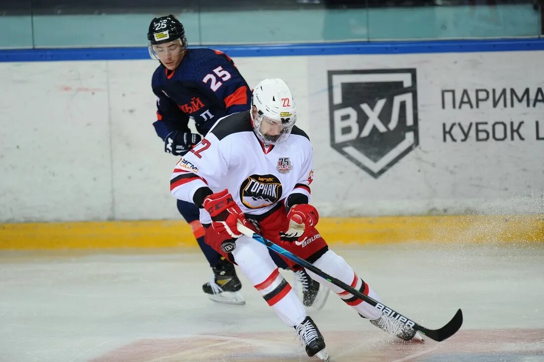 Горняк. Форма горняк угмк. Горняк угмк лого. Хоккейный состав угмк пышма. Горняк угмк лого.