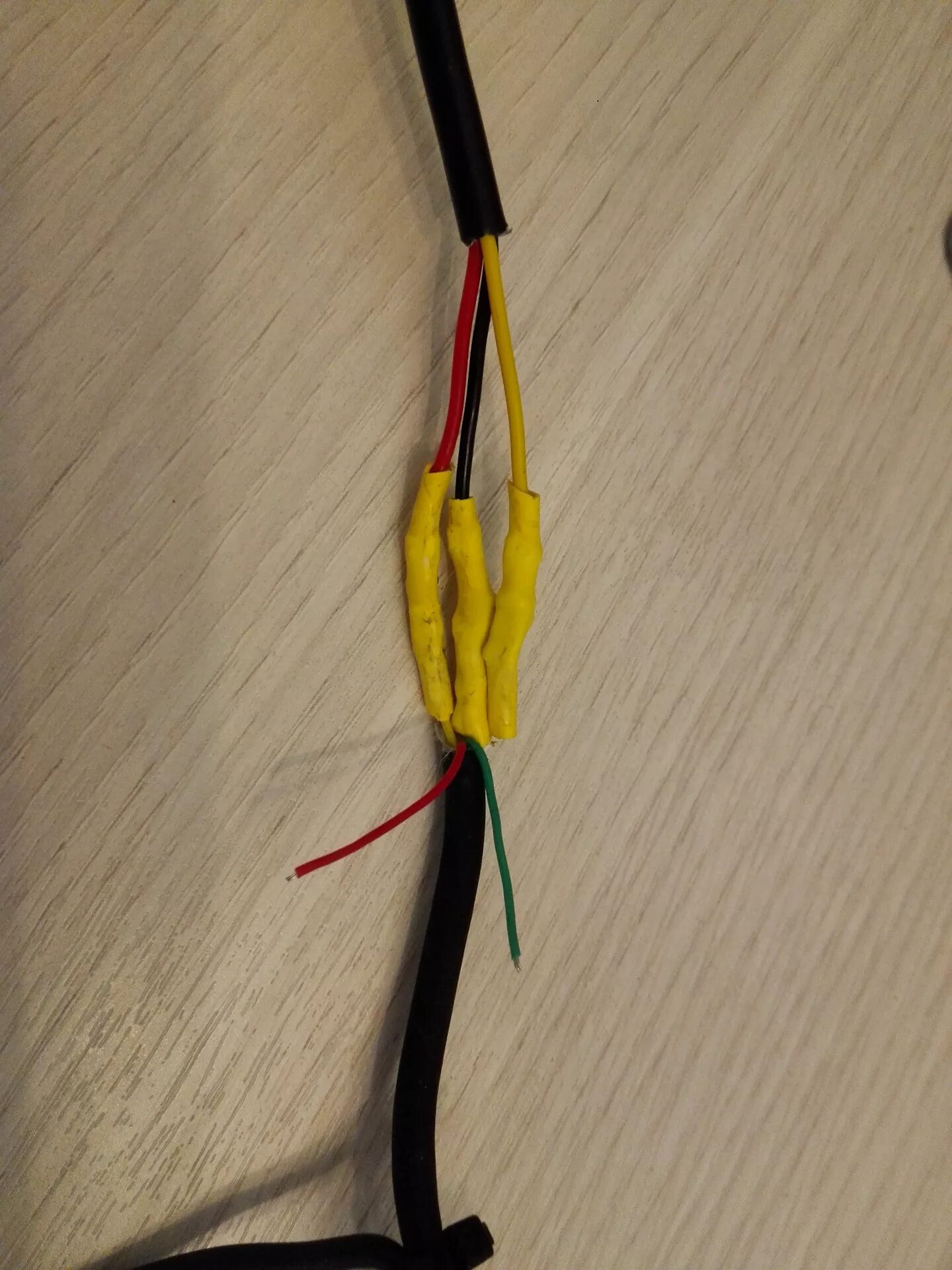 Камера заднего хода 5 pin. Камера заднего хода 5 pin провода. Камера заднего хода 5 pin. 4 провода на камере. 4 провода на камере.
