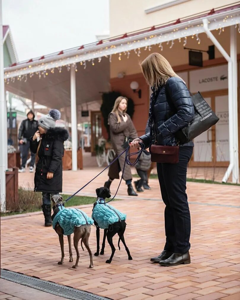 Outlet riga. Новая Рига аутлет Виладж. Новая Рига аутлет Виладж магазины. ТЦ «Novaya Riga Outlet Village». Аутлет Рига Вилладж магазины.