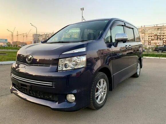 Тойота вокси 2008г. Тойота вокси 2008. Toyota voxy 2009. Тойота вокси 2008. Машина тойота вокси 2008.